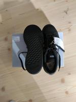 Neu! Adidas Sneaker in schwarz mit Hologramm-Streifen Bayern - Holzkirchen Vorschau