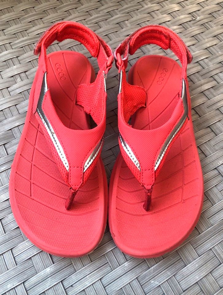 Ecco Kinder Sandalen Flipflops Schlappen Schuhe Rot Gr.33 in Berlin