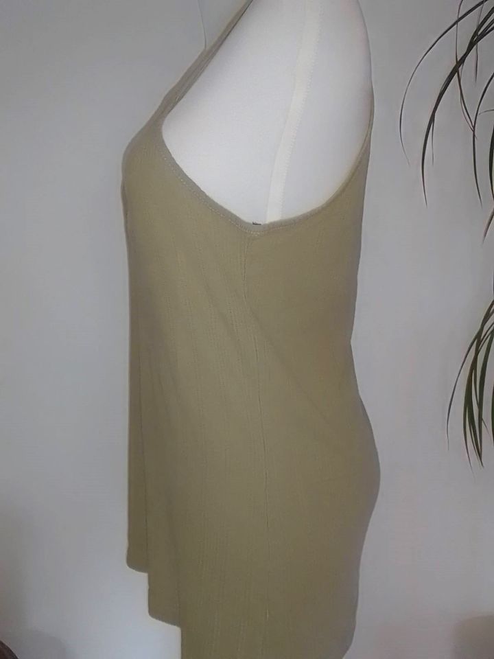 VERO MODA Top Gr. M, khaki, geripptes Trägershirt, Longshirt in Isenbüttel