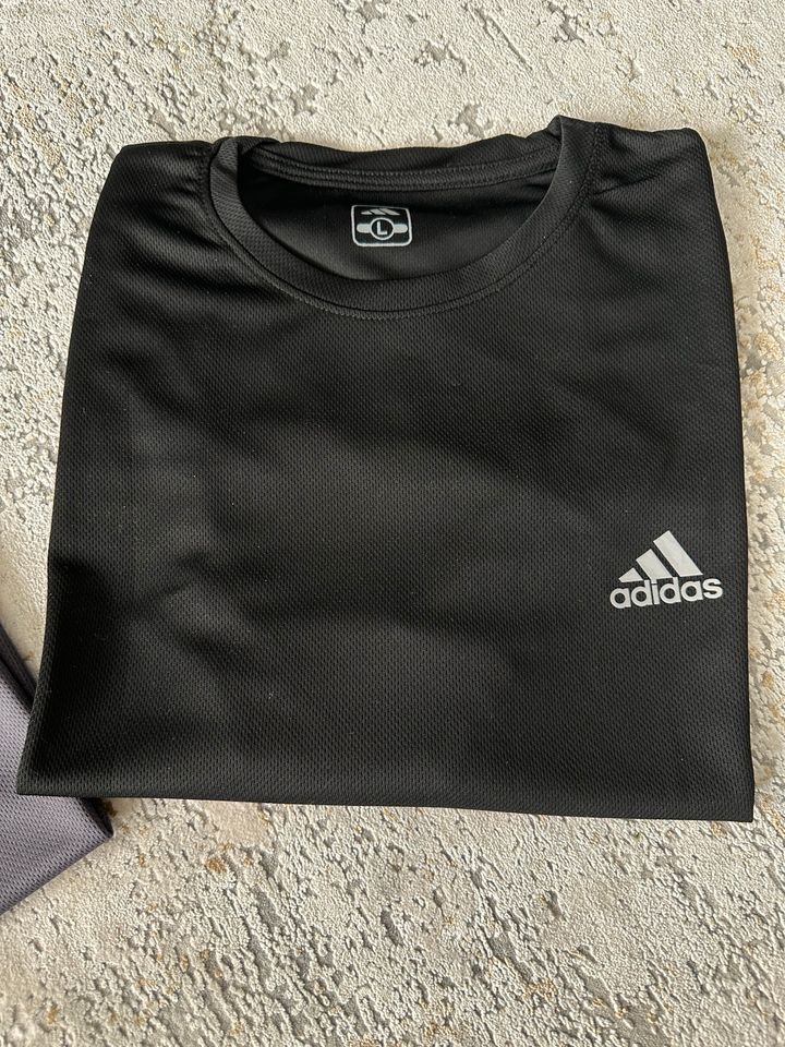 Herren Adidas T-Shirt Neu Unbenutzt Gr:L. in Duisburg