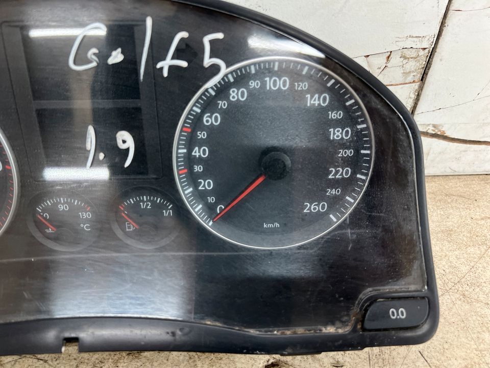 Tacho Tachometer VW Golf 5 1,9 TDI V3556120 in Remscheid