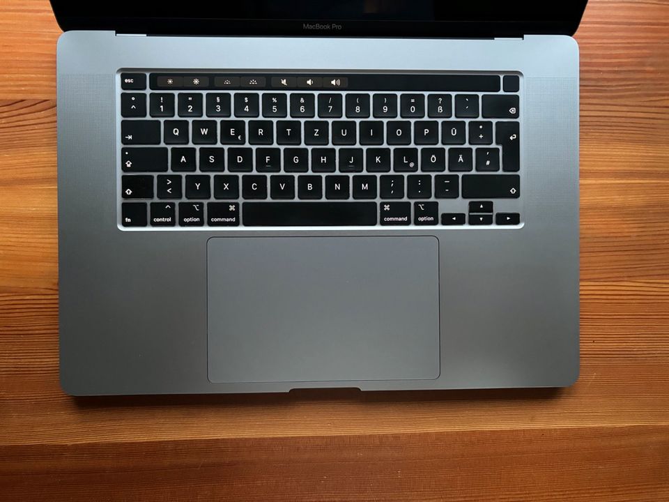 Apple MacBook Pro 16 Zoll 2019 in Dußlingen