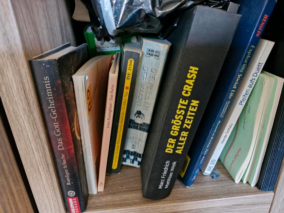 Kochbücher und andere Bücher zu verkaufen in Köln