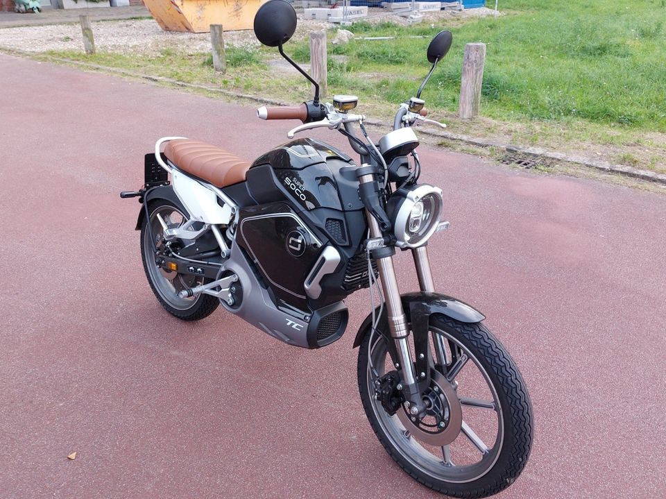 Super Soco TC mit wenig km in schwarz (E-Motorrad /50er) in Frechen