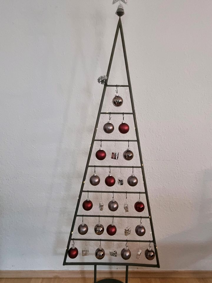 Weihnachtsbaum Metall inkl. Weihnachtskugeln Stern Lichterkette in Bonn