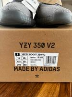 YEEZY BOOST 350 V2 in Gr. 45 1/3 Hessen - Butzbach Vorschau