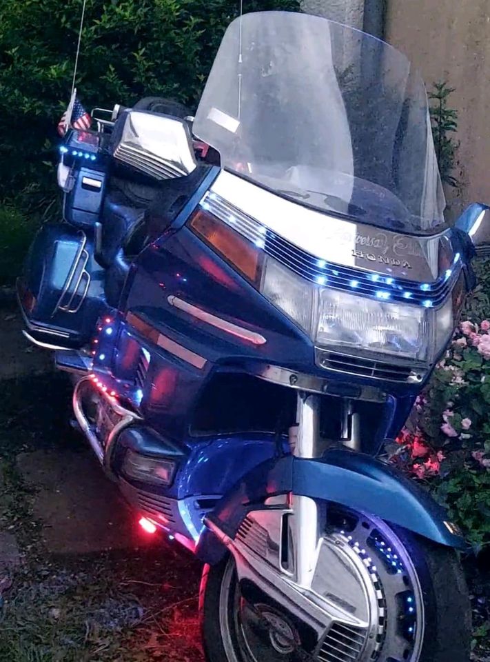 Honda Gold Wing Goldwing 1500 mit "Showbeleuchtung" Tausch in Siegburg