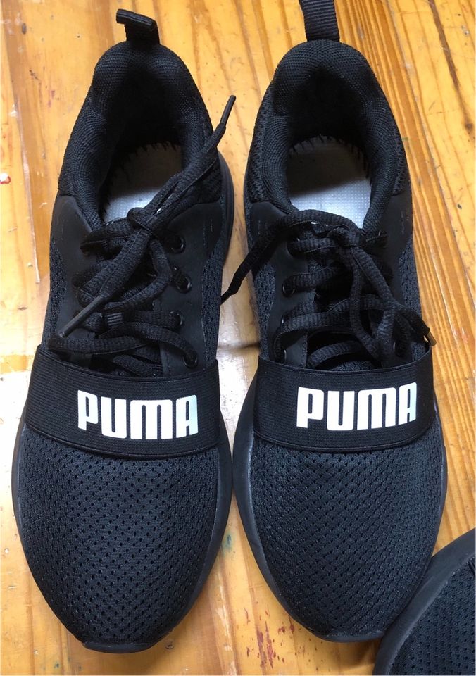 Puma Sportschuhe 39 *zwei Paar* in Kiel