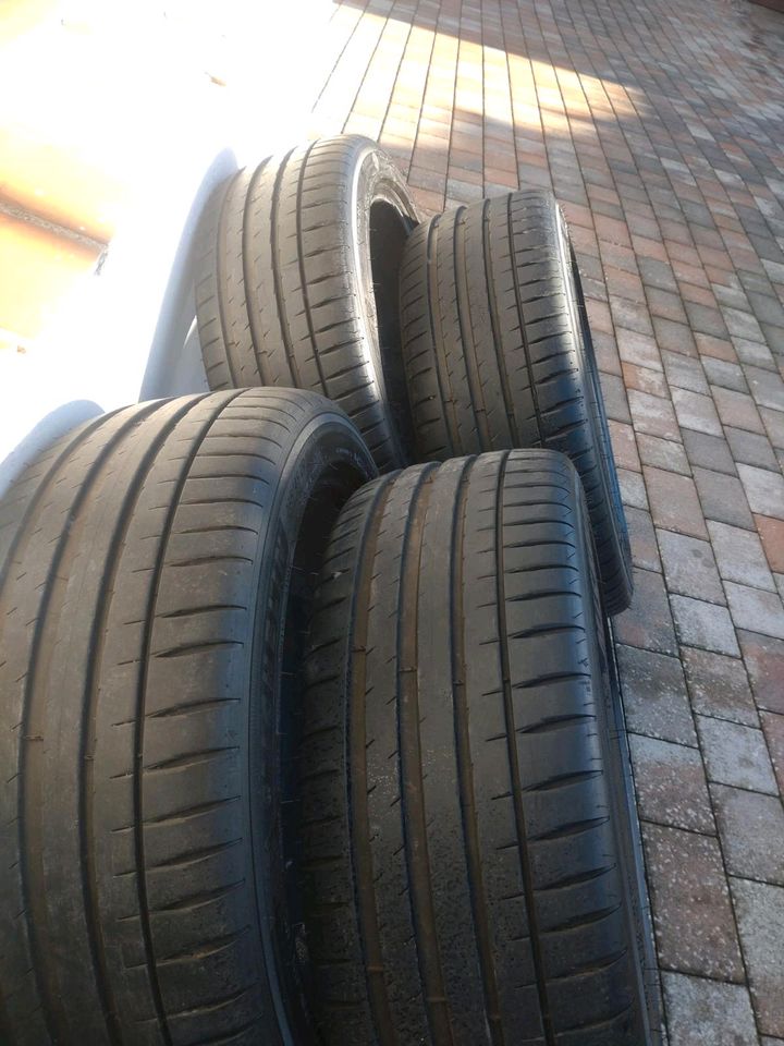 4x Sommerreifen Michelin 235/45 ZR19 in Malchow