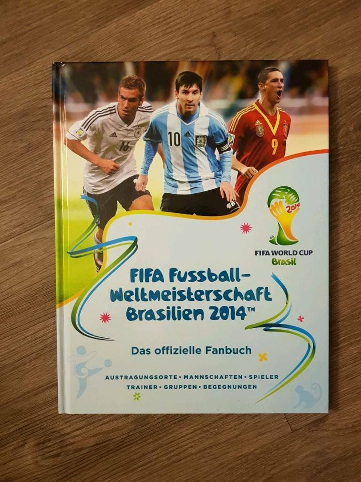 FIFA Fussball Fußball WM 2014 Brasilien Fanbuch in Ravensburg