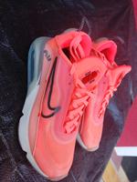 Nike Air  Sneaker 2090 neon orange Gr. 38 Bayern - Mantel Vorschau