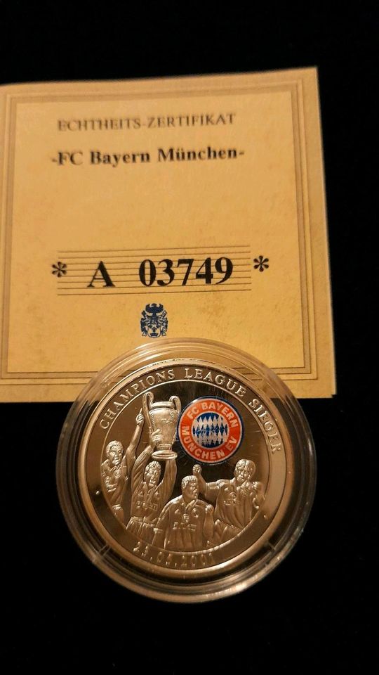 Münzen des FC Bayern, incl. 2 Goldmünzen in Saarbrücken