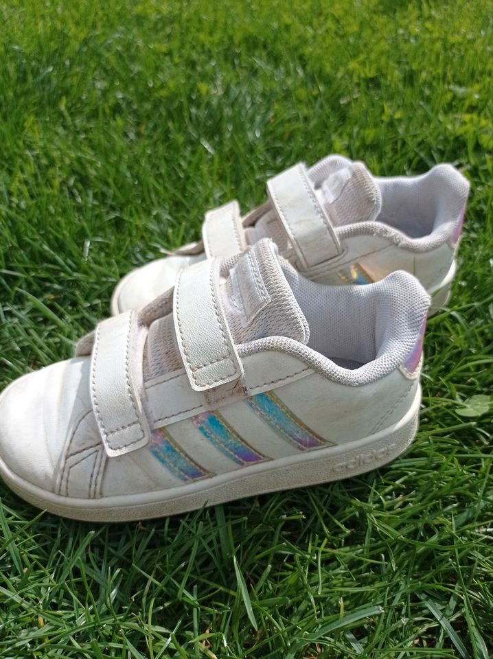 Adidas Sneaker Mädchen Größe 26 in Laubach