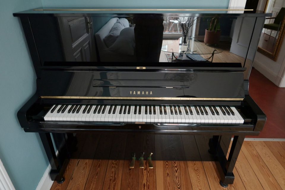 Klavier_Yamaha U3 in Hamburg