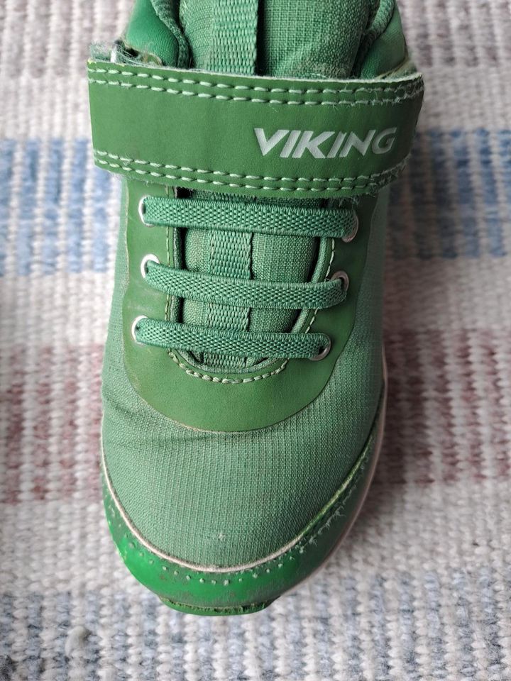 Grüne leichte Sneakers der Marke Viking in 30 in Falkensee