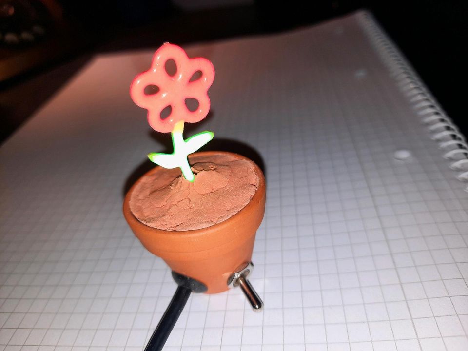 DIY Mini LED Blumenlampe Tontopf Unikat #2 in Hamburg