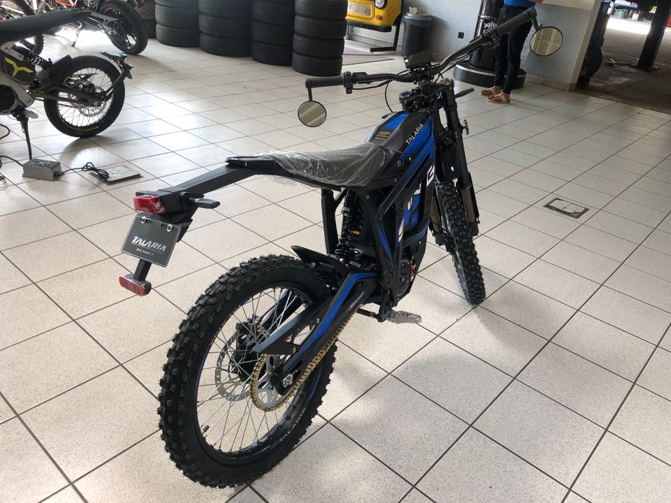 Talaria Sting R Blau Modell 2024 Motocross Elektro Motorrad 45er Roller E-Dirt Bike L1E Straßen zugelassen in Waldmohr