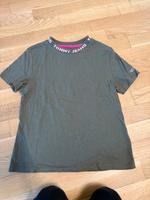 Tommy Hilfiger Nike Calvin Klein Puma xs S je 30 Euro Walle - Handelshäfen Vorschau