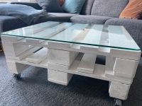 Tisch Wohnzimner Paletten Holz weiß mit Glasplatte und Rollen Nordrhein-Westfalen - Castrop-Rauxel Vorschau