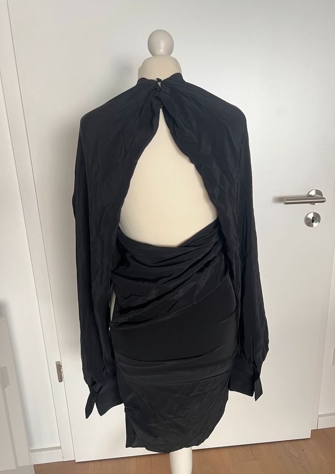 KLEID MIT CAPE-ARMELN - LIMITED EDITION Zara Größe S in Sulzbach