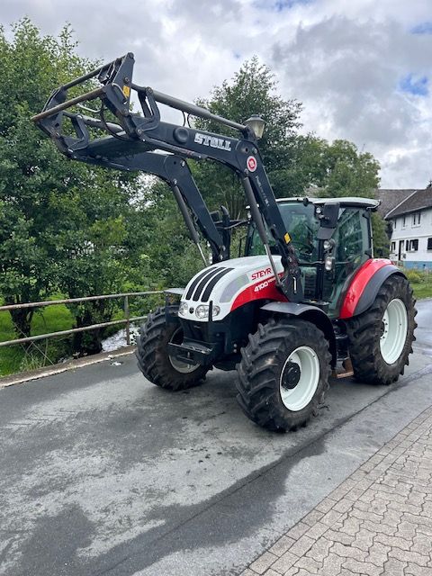 Steyr Traktor 4100 mit Stoll Frontlader TOP Zustand in Bad Berleburg