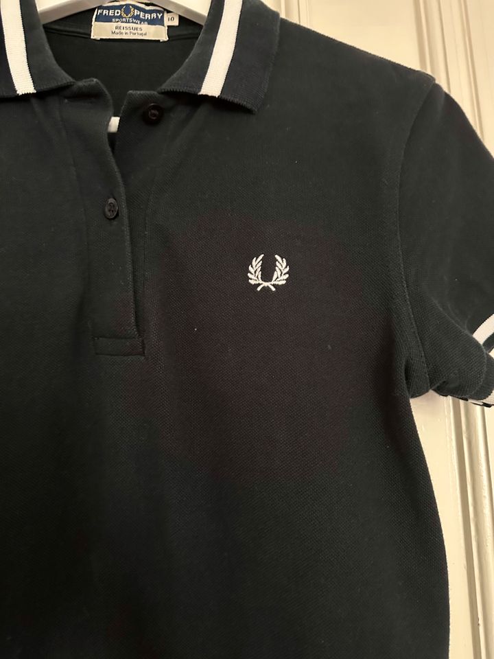 Fred Perry Kleid Single Tipped blau 38 / UK10 in Berlin