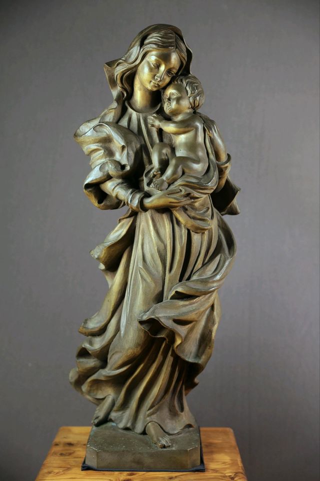 Alte Bronze Madonna, sehr groß ca. Maßstab 1:2,5 in München