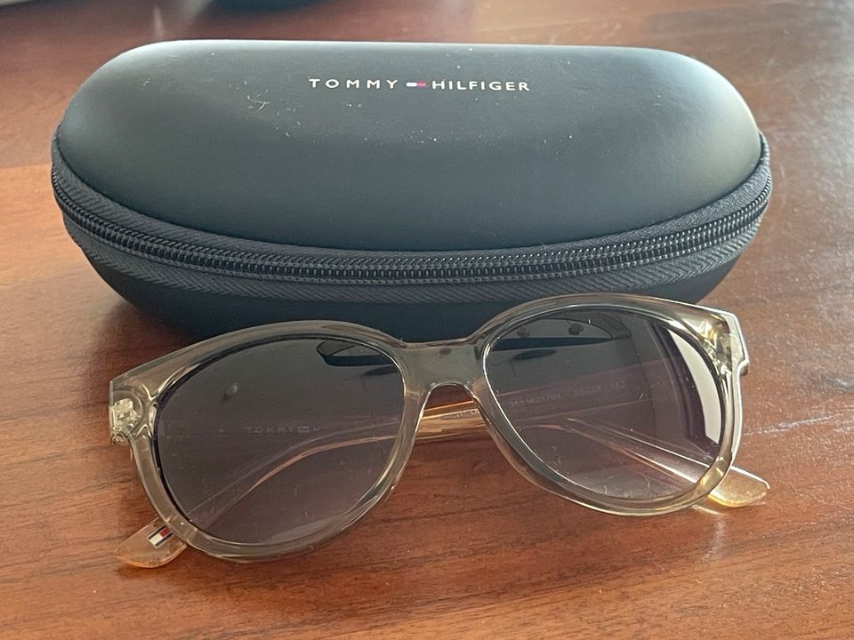 Tommy Hilfiger Sonnenbrille in Rodgau