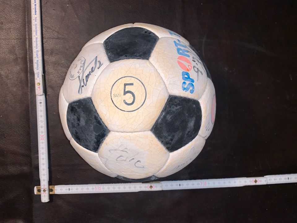Fußball mit Unterschriften Autogramme von? Fan Vintage M.Collins in Berlin
