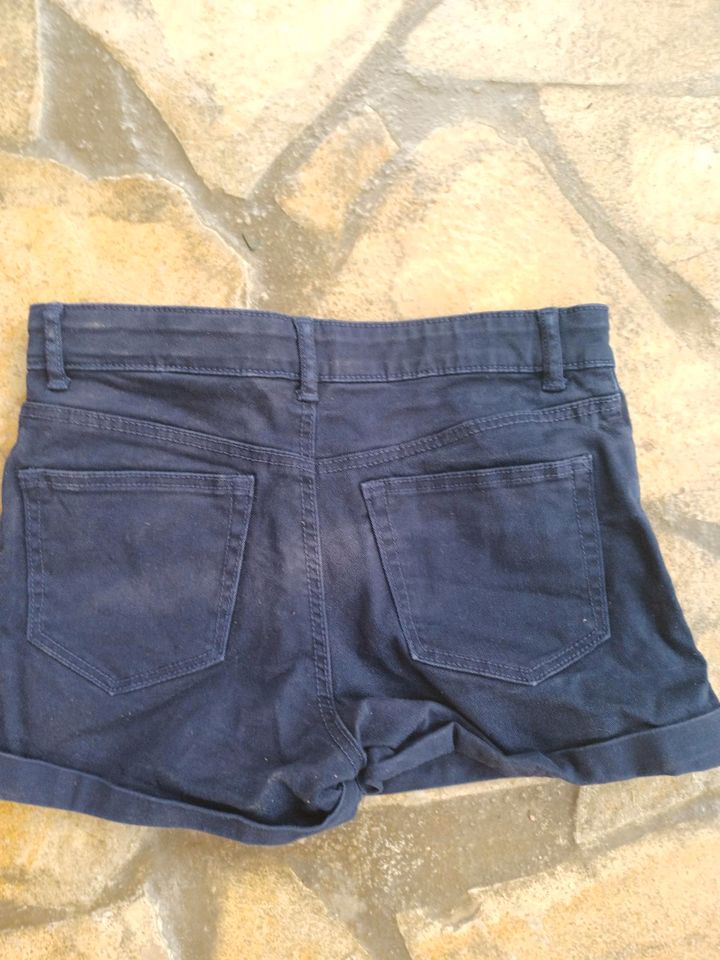 2 x Jeansshorts H&M Grösse 146 hell und dunkelblau in Zülpich