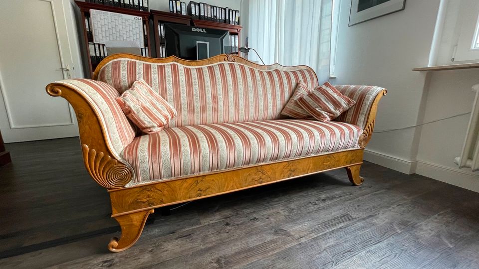 Biedermeier Sofa / Couch Antik Holzverzierungen in Frankfurt am Main