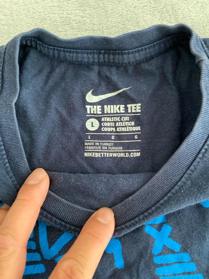 nike shirts L in Heilbronn