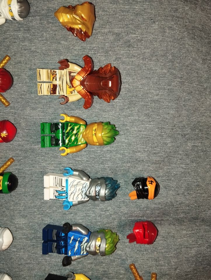 Lego Figuren Konvolut, Ninjago und Piraten mit Zubehör in Geldern