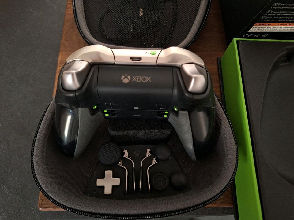 Xbox Elite Controller mit Akku in Höchstädt a.d. Donau