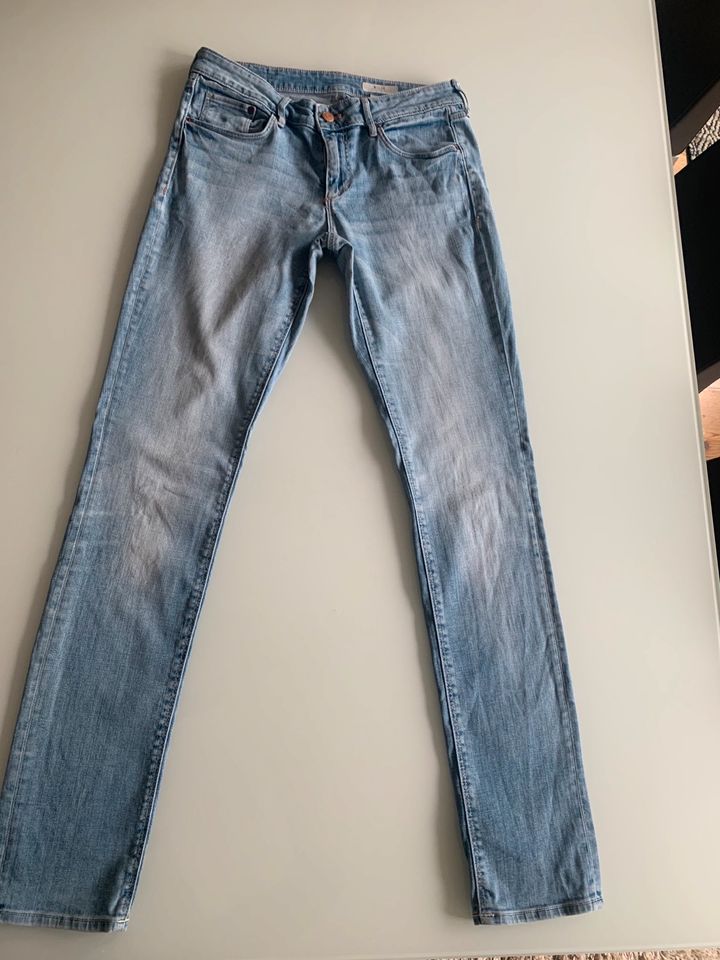 Schöne H&M Jeans blau Gr. 28 L 32 in Morbach