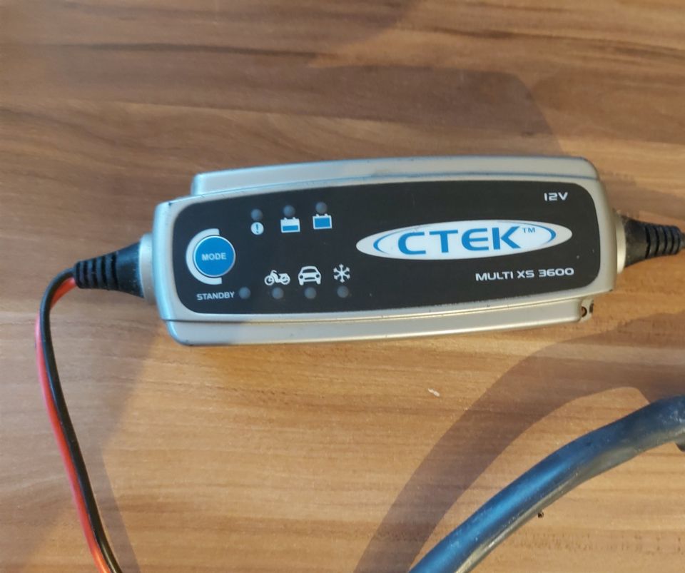 CTEK Multi XS 3600 Batterie Ladegerät 12V Auto, Motorrad, Quad in Korbach