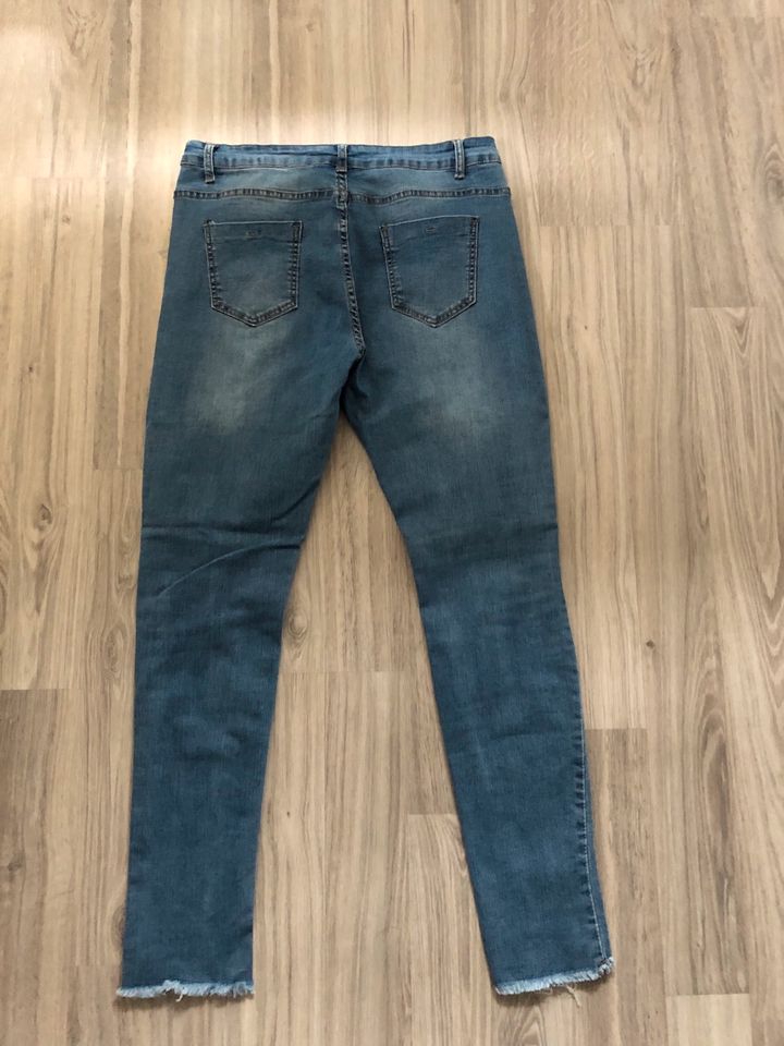 Jeans mit Cuts in Strausberg