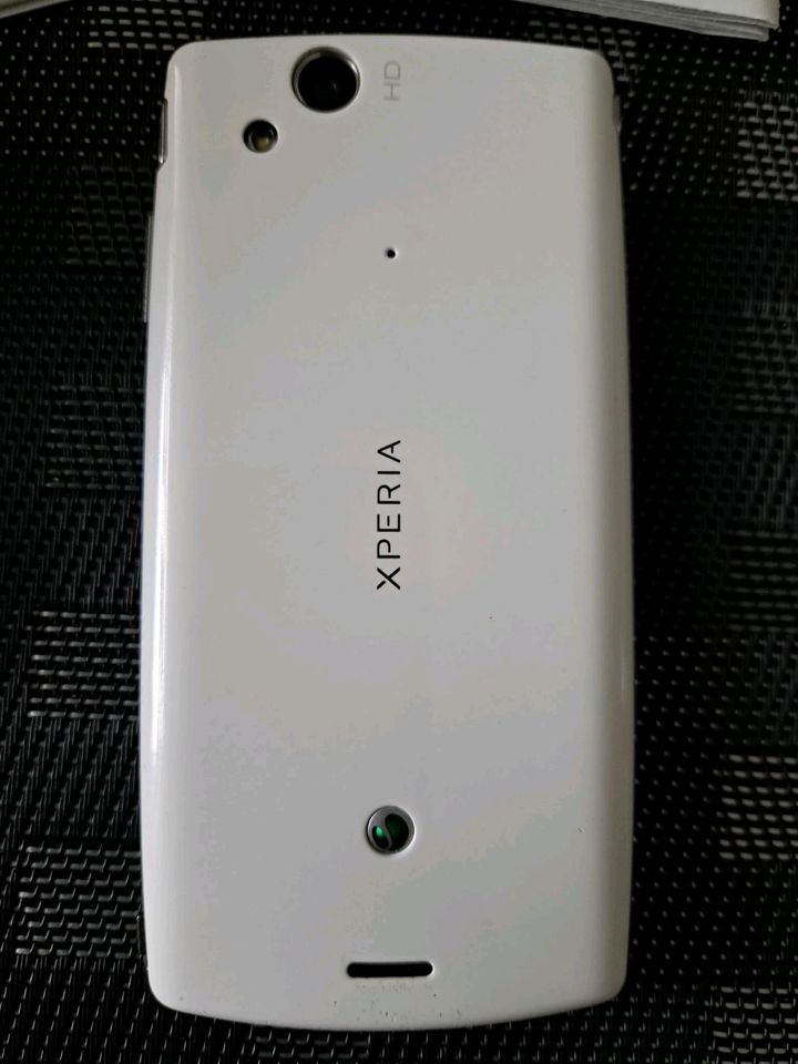 Smartphone Sony Ericsson Xperia arc S Top Zustand in Kindsbach