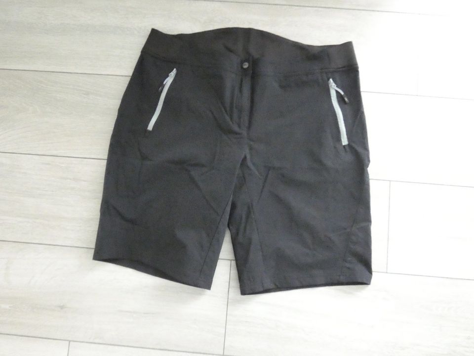CMP Damen Bermuda kurze Hose Shorts Gr. 46 schwarz/grau in Holzgerlingen