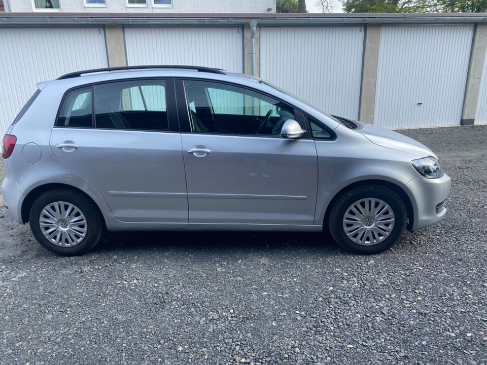 Volkswagen Golf Plus VI Comfortline 1.6 Benzin DSG TÜV Neu in Bovenden