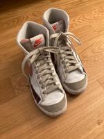 Nike, Blazer, Sneaker, 36,5, weiß, rot, top Mitte - Tiergarten Vorschau