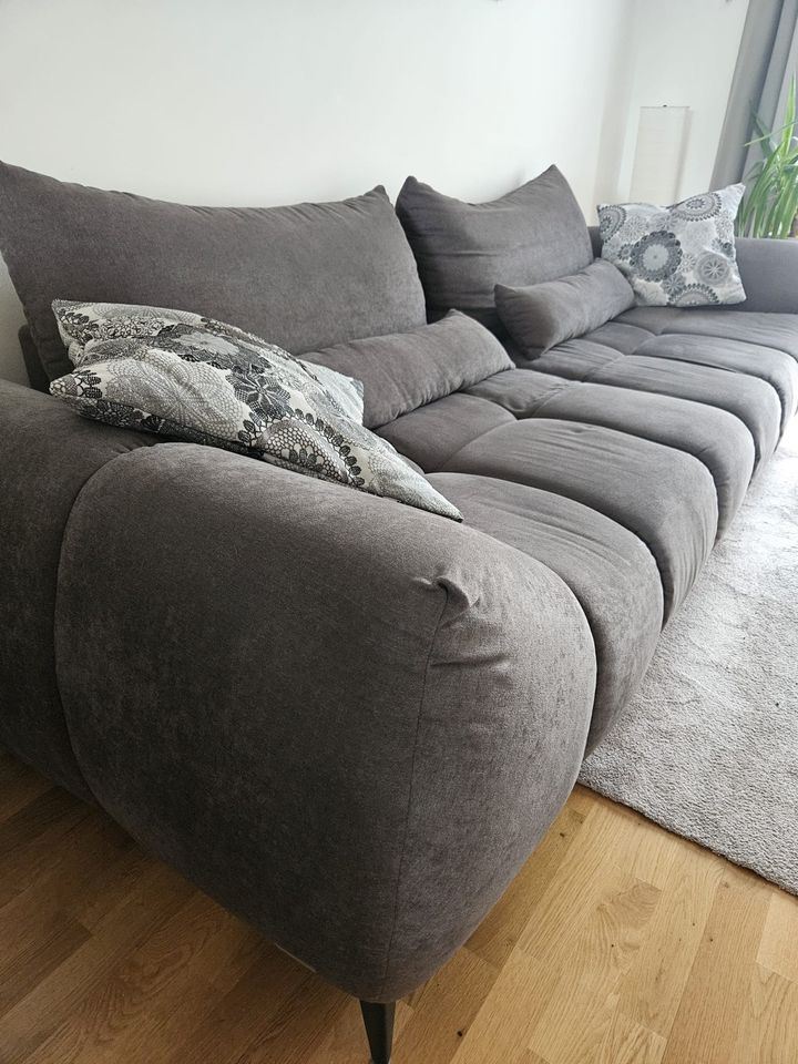 Neuwertige und sehr bequeme „BOBB“ Couch - Big Sofa - neuwertig in Geretsried