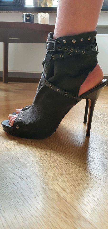 Jimmy Choo H&M Highheels Stiefeletten Gr. 40 anthrazit neuwertig in Siegen