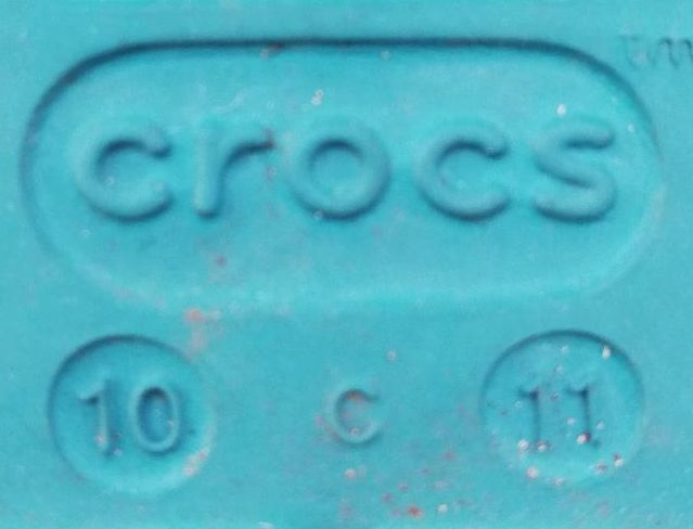 Gefütterte Crocs für Kinder in Größe 10/11 (EU-Größe 27-29) in Rotenburg (Wümme)