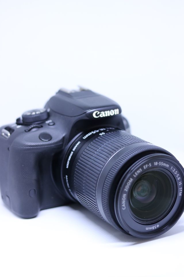 Canon EOS 100d Kit mit viel Zubehör| 12 Monate Gewährleistung in Iserlohn