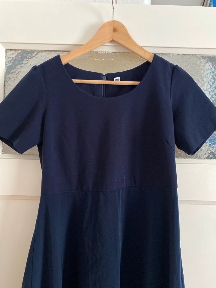 Kleid - Uniqlo - in Marineblau in Hannover