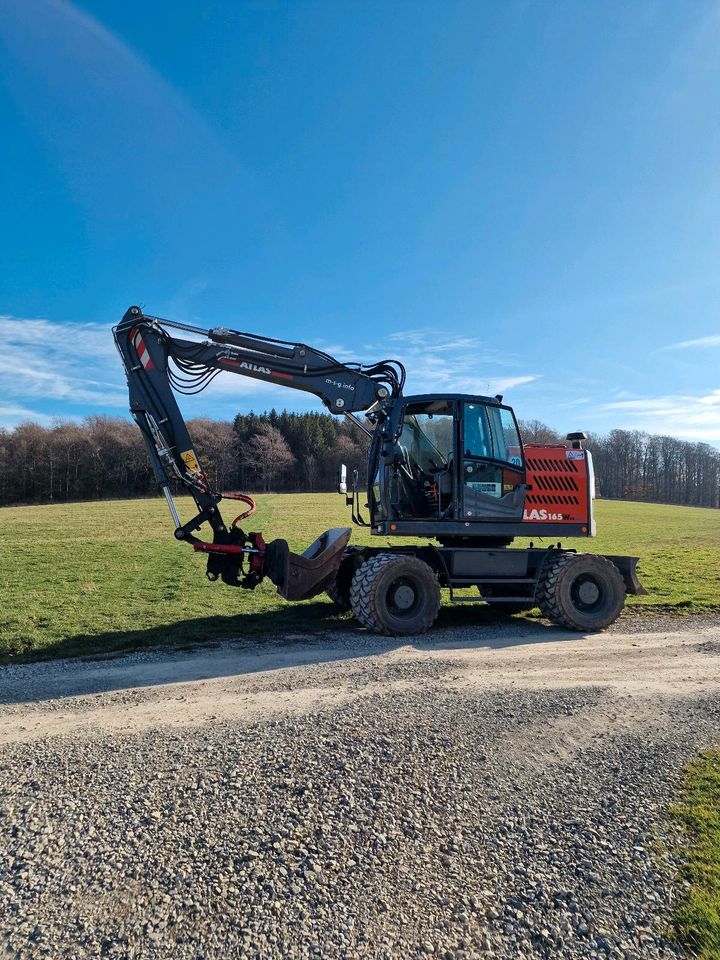 Baumaschinen Vermietung Bagger Radlader Dumper Rüttelplatte Bühne in Tann