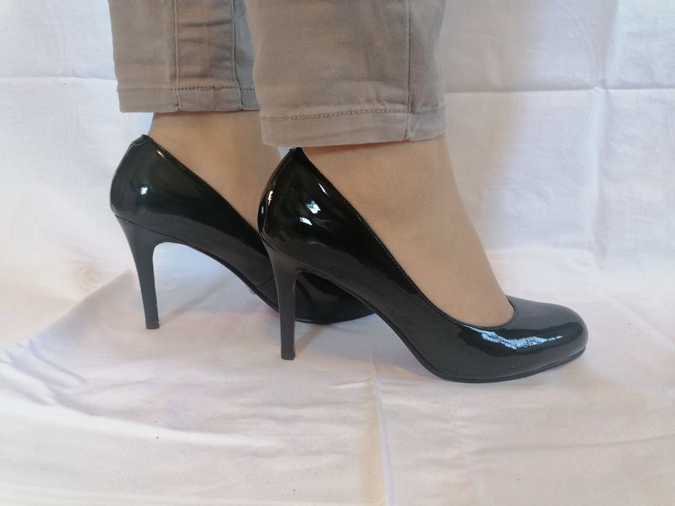 Buffalo High Heels Pumps Größe 40 Lackleder rote Sohle in Petersberg