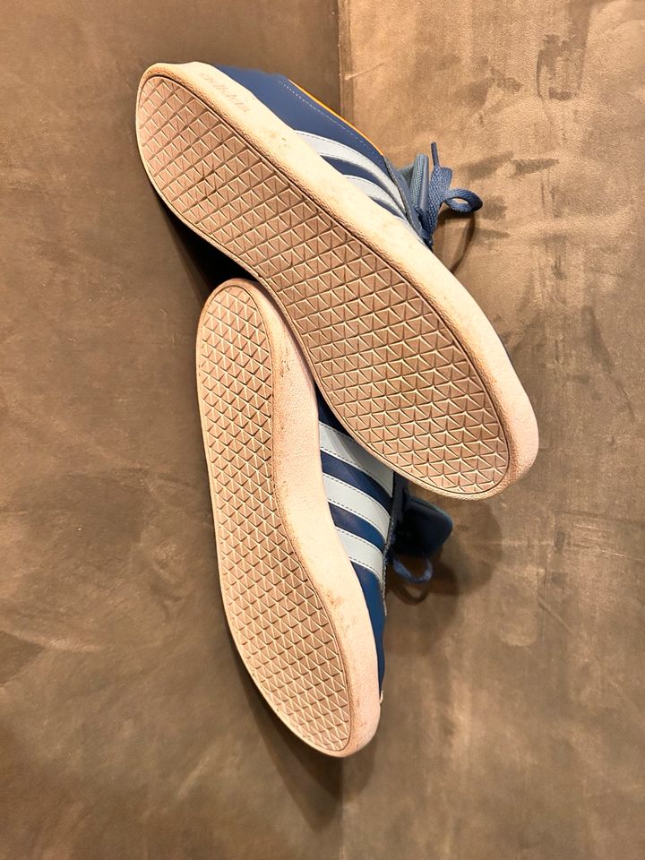 Adidas Schuhe 41,5 in Neuenhaus