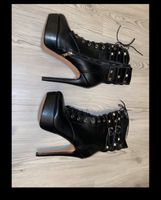 Neuwertige Stiefel  Heels Damen 40 schwarz Lack Leder Niedersachsen - Winsen (Luhe) Vorschau